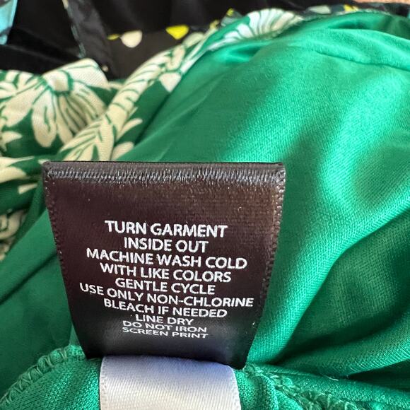 Torrid Women's Plus Size Green Floral Print Shirred Cami Top - Size 5 - NWT - Picture 8 of 9